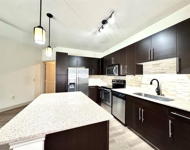 3788 Richmond Avenue - Photo Thumbnail 4