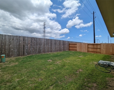 8810 Wooster Trails Drive - Photo Thumbnail 14
