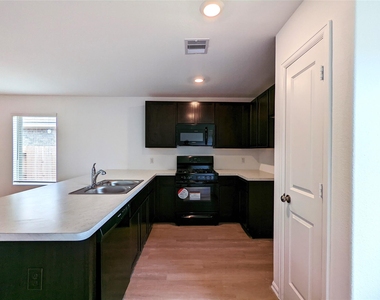 8810 Wooster Trails Drive - Photo Thumbnail 6