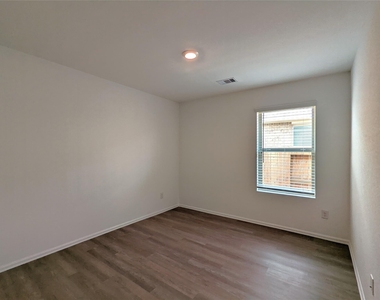 8810 Wooster Trails Drive - Photo Thumbnail 10