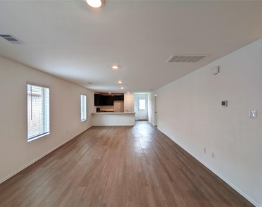 8810 Wooster Trails Drive - Photo Thumbnail 2