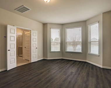 18215 Alora Springs Trace - Photo Thumbnail 4