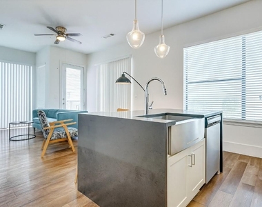 1508 Blodgett Street - Photo Thumbnail 2