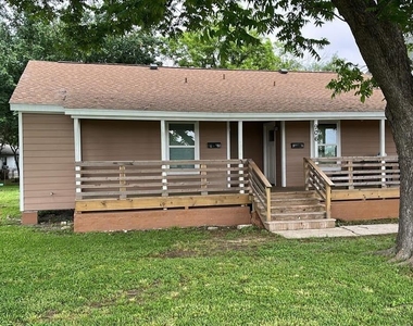 906 Eagle Avenue - Photo Thumbnail 1