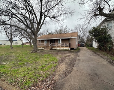 906 Eagle Avenue - Photo Thumbnail 2