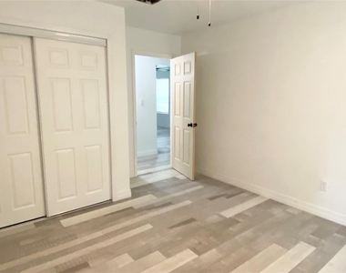 906 Eagle Avenue - Photo Thumbnail 6