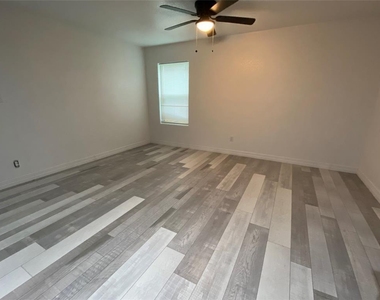 906 Eagle Avenue - Photo Thumbnail 8