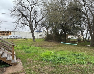 906 Eagle Avenue - Photo Thumbnail 10