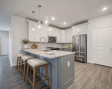 6804 Westview Drive - Photo Thumbnail 12