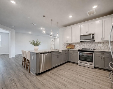 6804 Westview Drive - Photo Thumbnail 15