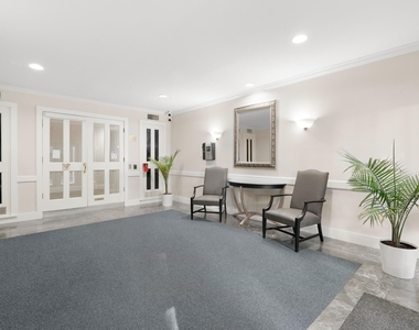 355 N Post Oak Lane - Photo Thumbnail 3