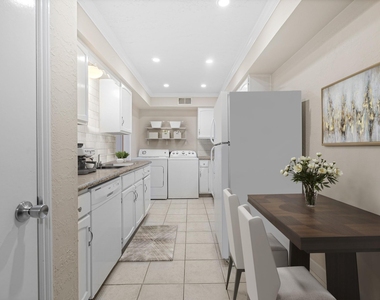 355 N Post Oak Lane - Photo Thumbnail 8