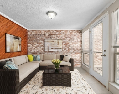 355 N Post Oak Lane - Photo Thumbnail 11