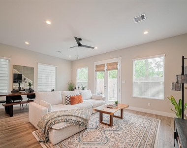 5209 Pinemont Creek Lane - Photo Thumbnail 13
