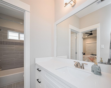 5209 Pinemont Creek Lane - Photo Thumbnail 10