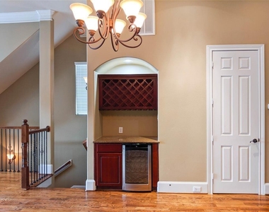 301 Gregg Street - Photo Thumbnail 7
