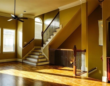 301 Gregg Street - Photo Thumbnail 8