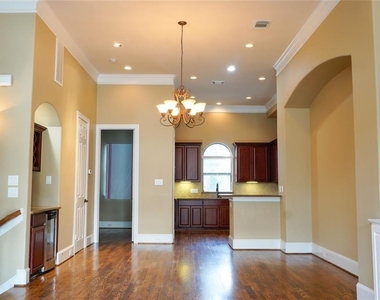 301 Gregg Street - Photo Thumbnail 10