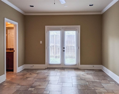 301 Gregg Street - Photo Thumbnail 2