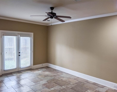 301 Gregg Street - Photo Thumbnail 3