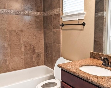 301 Gregg Street - Photo Thumbnail 4