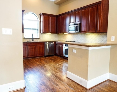 301 Gregg Street - Photo Thumbnail 9