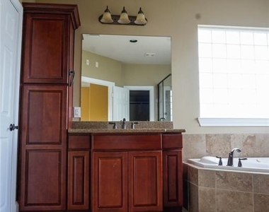 301 Gregg Street - Photo Thumbnail 14