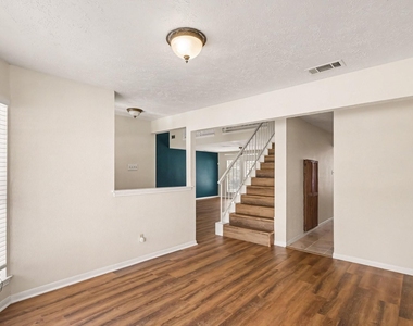 8503 Grove Park Drive - Photo Thumbnail 5