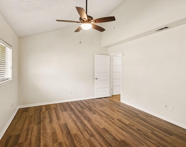 8503 Grove Park Drive - Photo Thumbnail 15