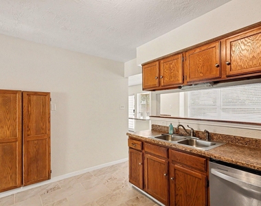 8503 Grove Park Drive - Photo Thumbnail 11