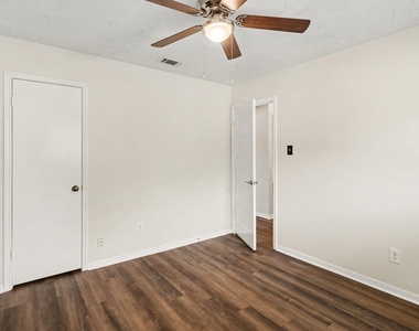 8503 Grove Park Drive - Photo Thumbnail 20