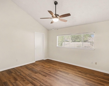 8503 Grove Park Drive - Photo Thumbnail 14