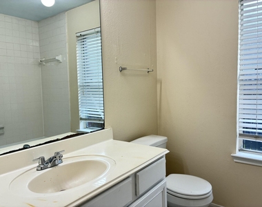 11607 Lennington Lane - Photo Thumbnail 17
