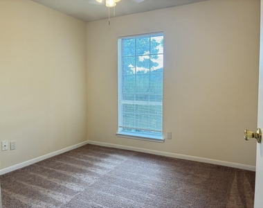 11607 Lennington Lane - Photo Thumbnail 15