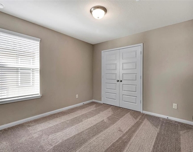 903 Cloverdale Drive - Photo Thumbnail 13