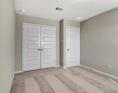 903 Cloverdale Drive - Photo Thumbnail 14
