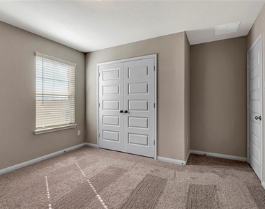 903 Cloverdale Drive - Photo Thumbnail 16