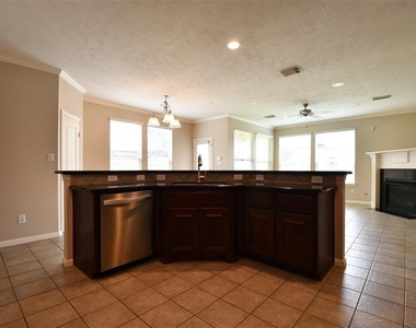 919 Fisher Street - Photo Thumbnail 13