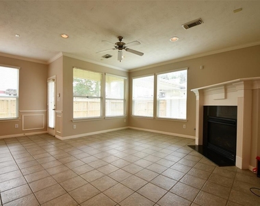 919 Fisher Street - Photo Thumbnail 15
