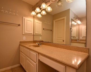 919 Fisher Street - Photo Thumbnail 25