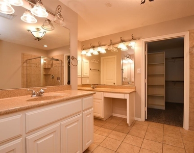 919 Fisher Street - Photo Thumbnail 24