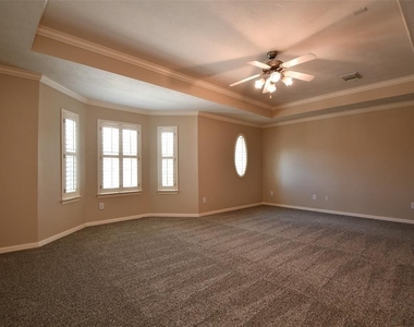 919 Fisher Street - Photo Thumbnail 23