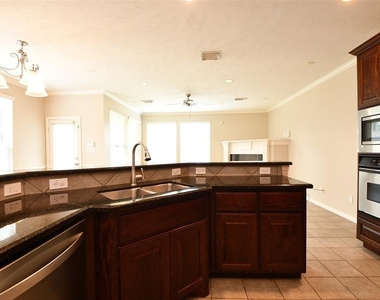 919 Fisher Street - Photo Thumbnail 14