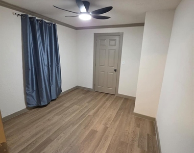 10115 Sand Springs Ave - Photo Thumbnail 14