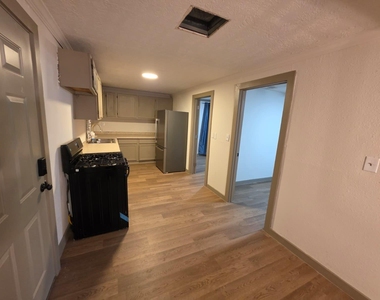 10115 Sand Springs Ave - Photo Thumbnail 3