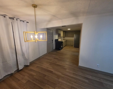 10115 Sand Springs Ave - Photo Thumbnail 9