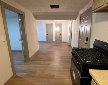 10115 Sand Springs Ave - Photo Thumbnail 6