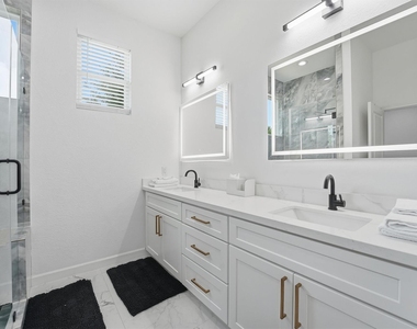 5839 Southwell Street - Photo Thumbnail 18