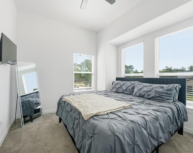 5839 Southwell Street - Photo Thumbnail 12