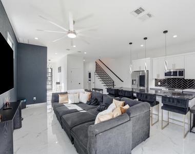 5839 Southwell Street - Photo Thumbnail 3